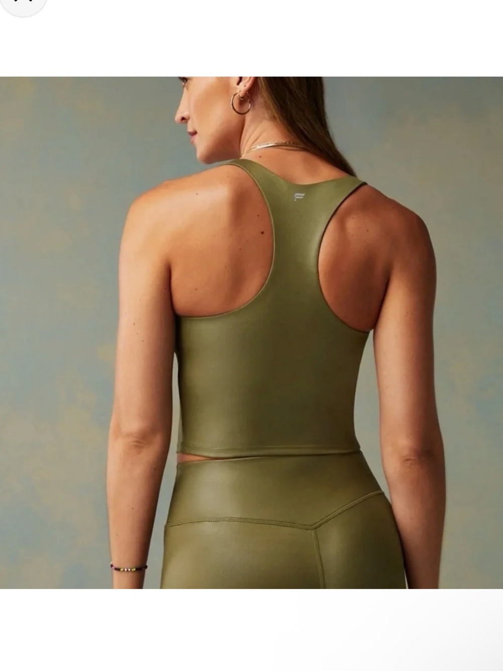 Fabletics Anywhere Shine Built-In Bra crop Tank
Dark Moss Shiny Green Olive XS